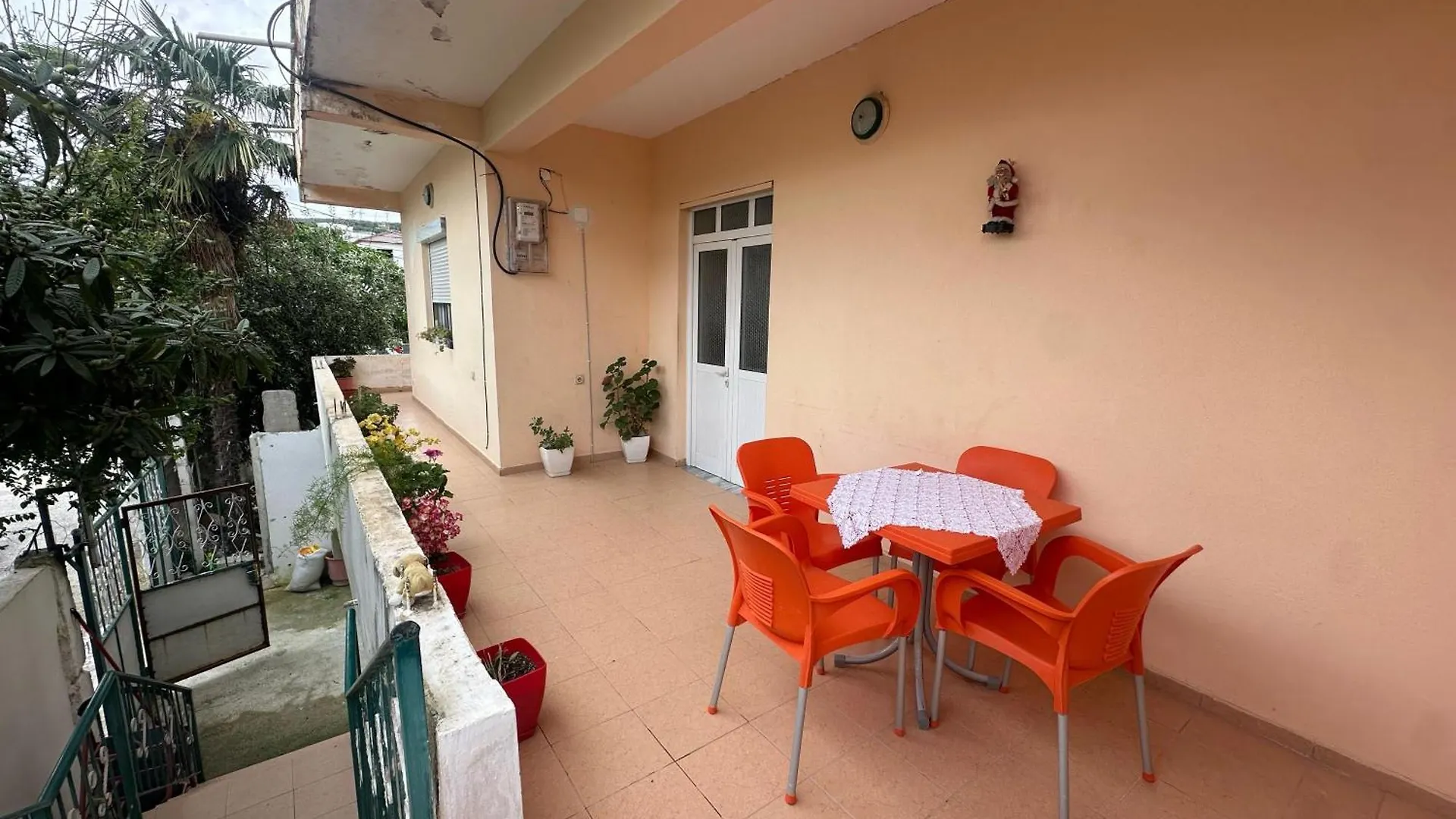 Дом отдыха Eri Apartment Влёра